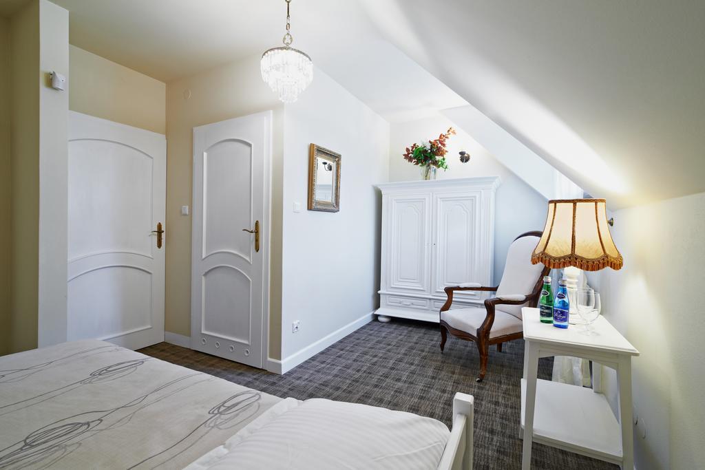 Dwor Osmolice Bed & Breakfast Bialki Dolne Bagian luar foto