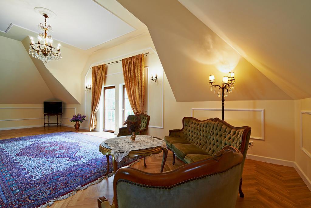 Dwor Osmolice Bed & Breakfast Bialki Dolne Bagian luar foto