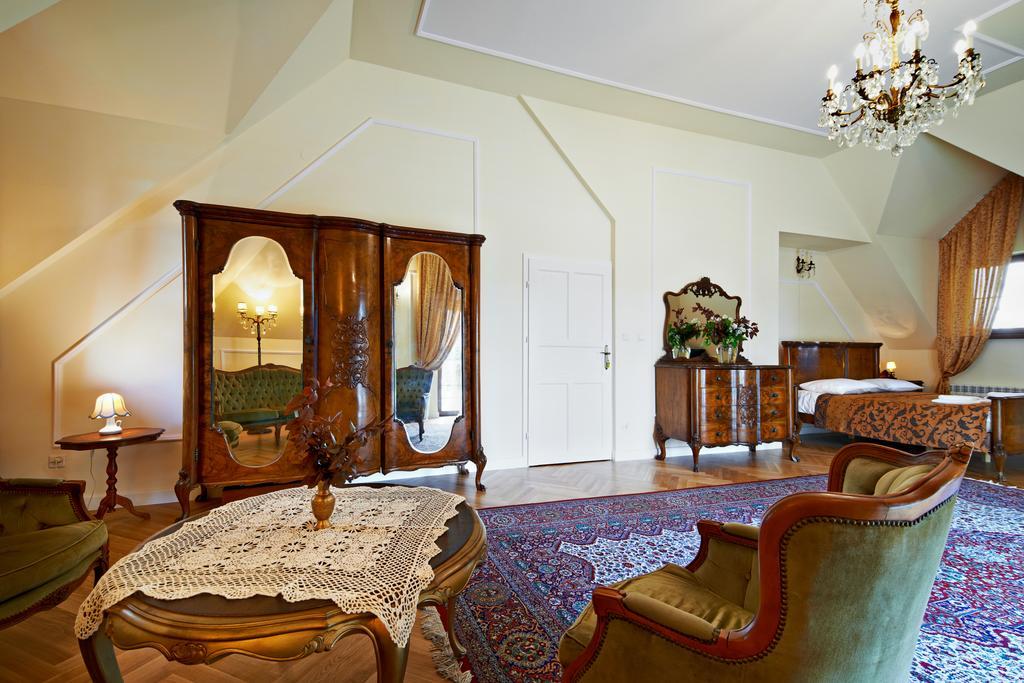 Dwor Osmolice Bed & Breakfast Bialki Dolne Bagian luar foto