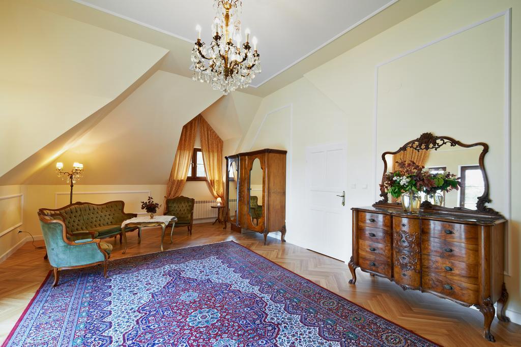 Dwor Osmolice Bed & Breakfast Bialki Dolne Bagian luar foto
