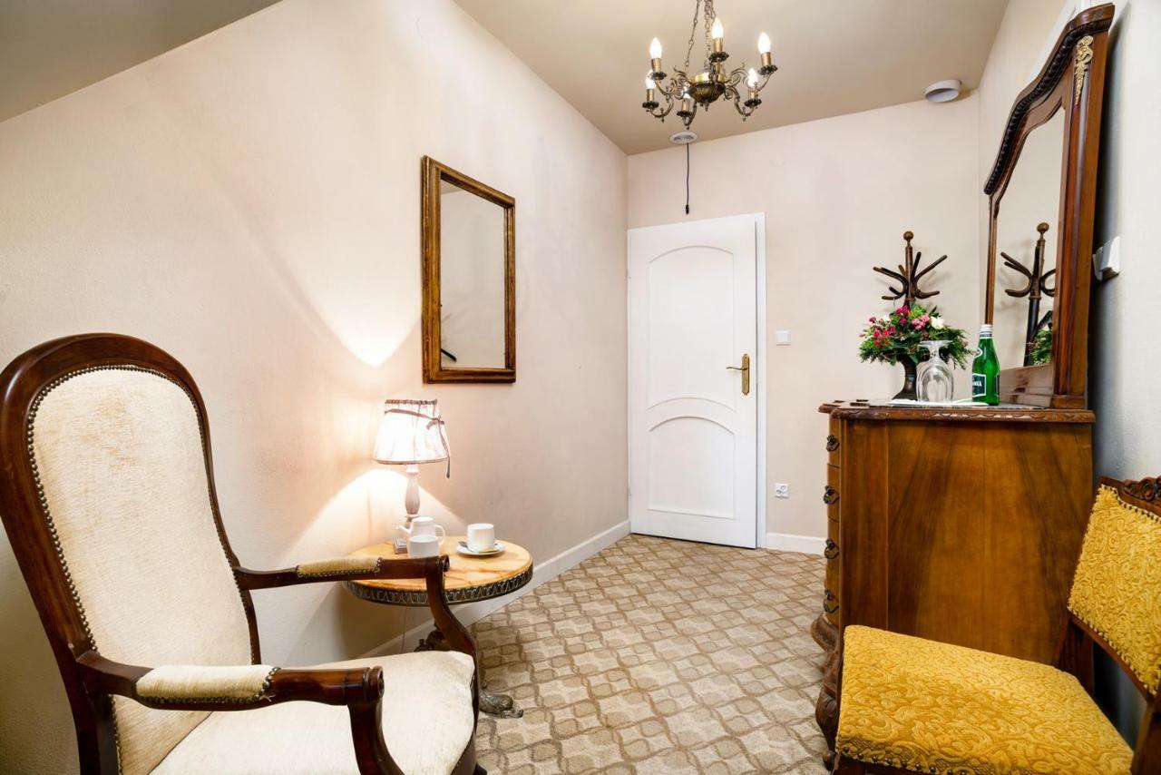 Dwor Osmolice Bed & Breakfast Bialki Dolne Bagian luar foto